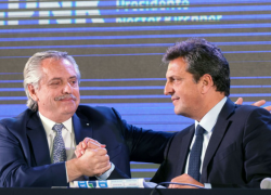 Alberto Fernández y Sergio Massa en acto de firma de contrato por gasoducto