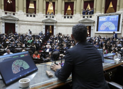 Martín Menem presidiendo sesión en Cámara de Diputados